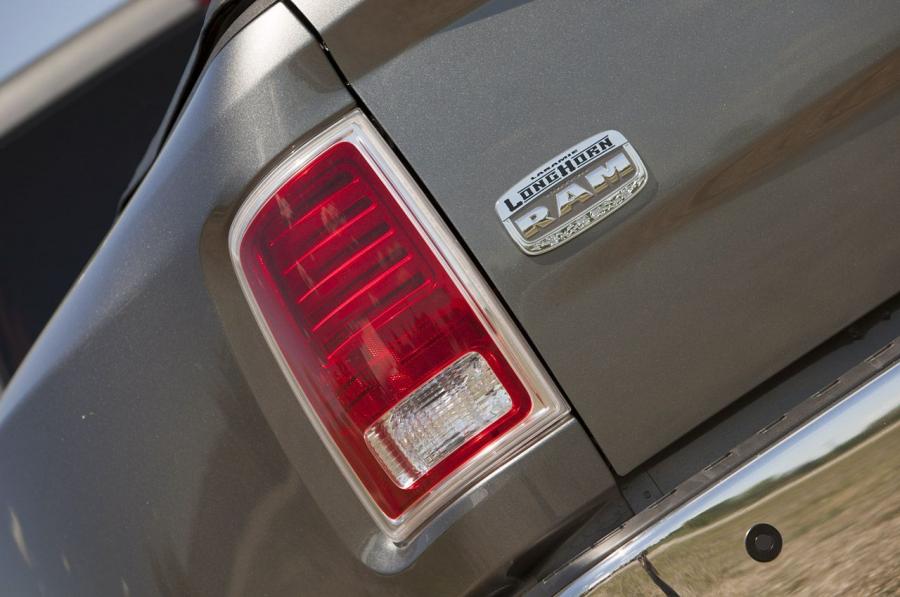  Dodge Ram 3500 HD 2013 года  (фото 27 из 37)